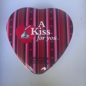 Hershey’s A Kiss for You tin